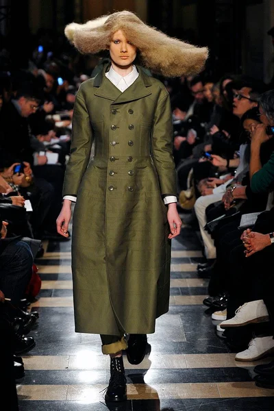 Look 3